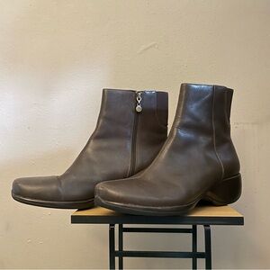 Rockport Waterproof Dark Brown Leather Ankle Boots w Stitching Detail
